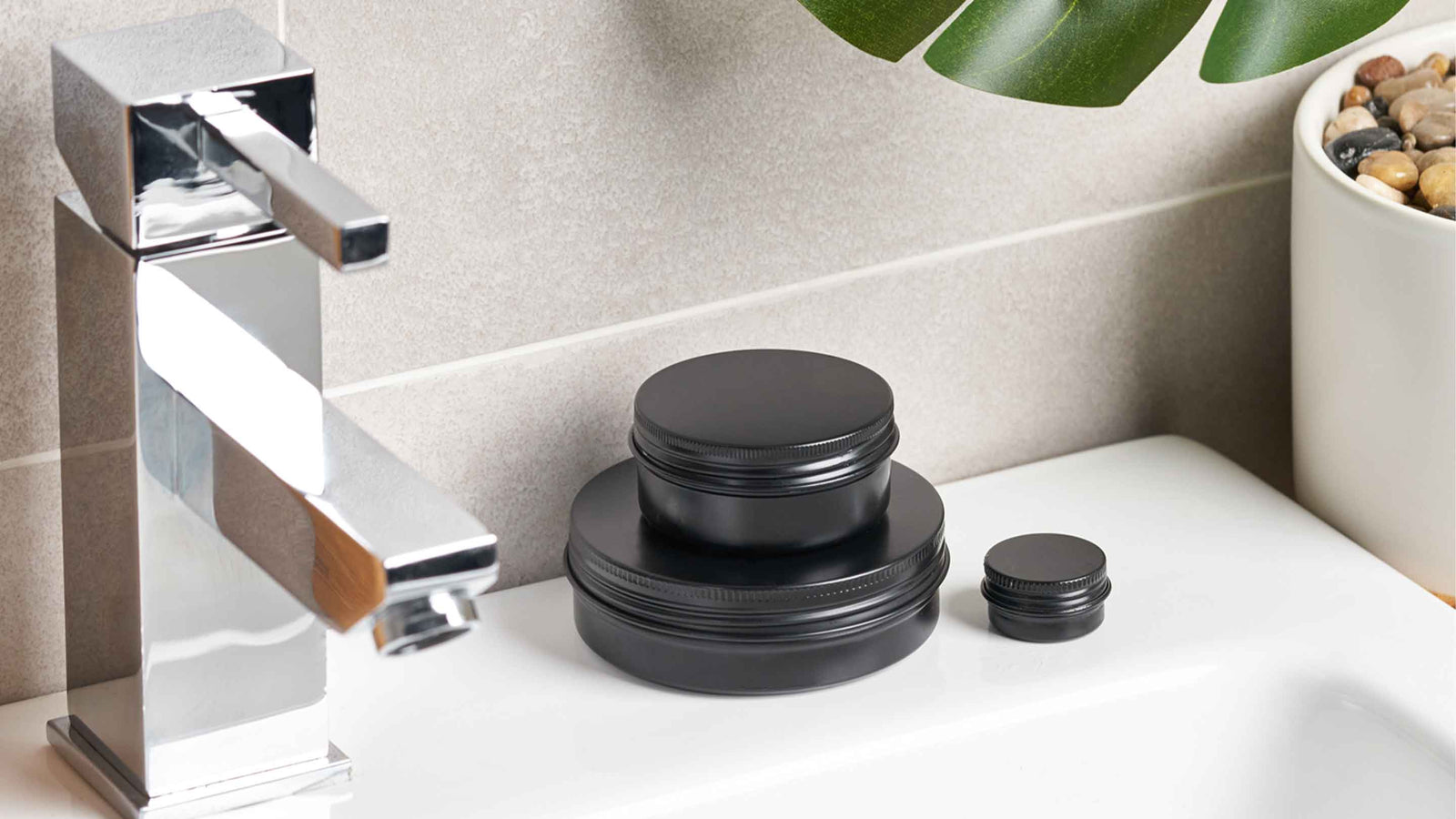 Black cosmetic aluminium packaging 